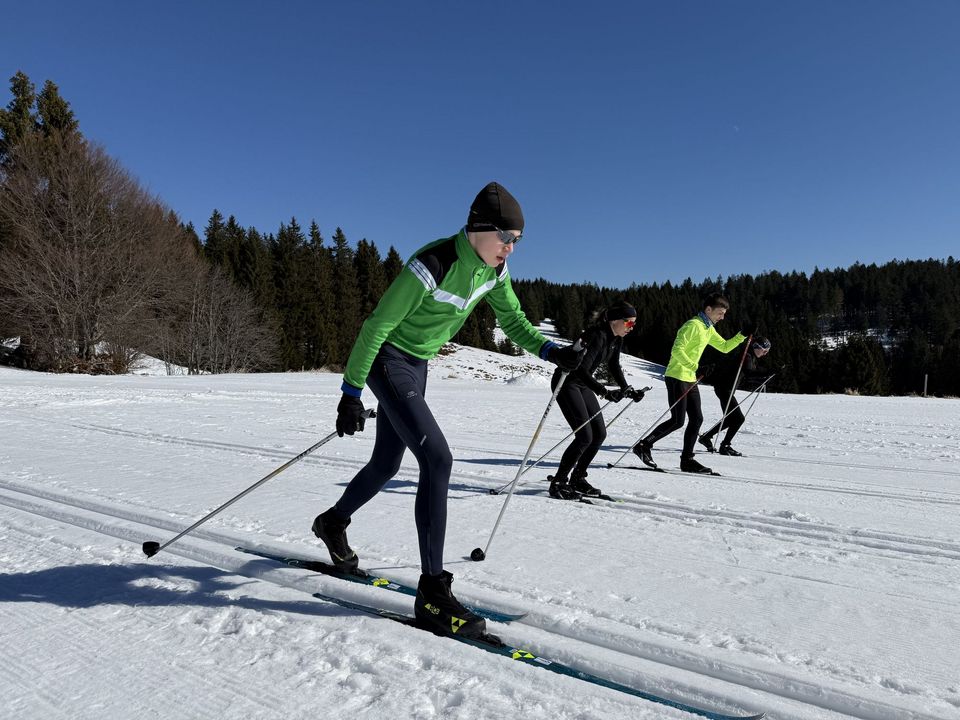 Läufer:innen beim Skilanglauf am Herzogenhorn