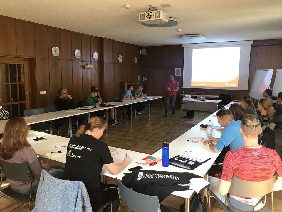 Lauftrainer bilden sich in Schöneck fort