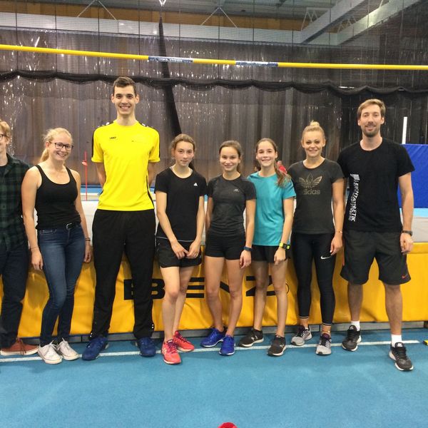 Schnuppern-Training für Sieger des Team-Hochsprungcups