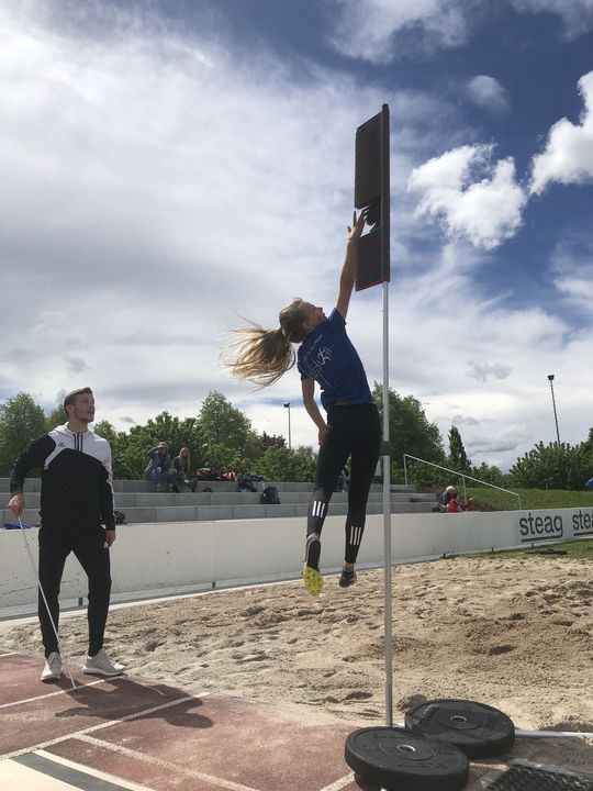 Zweite Runde des Team-Hoch-Sprungcups in Winnenden