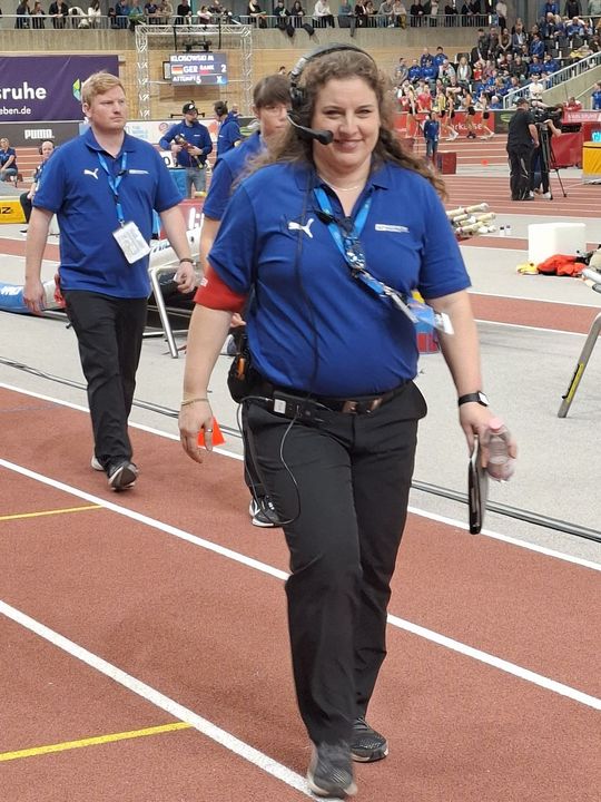 Alle hören auf ihr Kommando