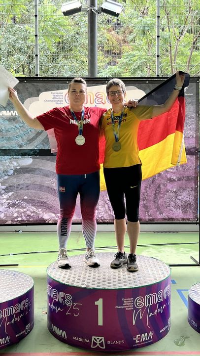 Bettina Schardt (MTG Mannheim) gewinnt bei den EMACS Masters im Wurf-Fünfkampf Gold in der W50.