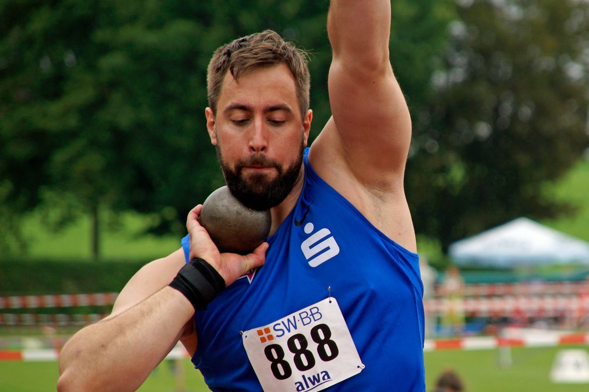 Simon Bayer Fordert Tobias Dahm Raphael Muller Rasant Im Wind Leichtathletik Baden Wurttemberg