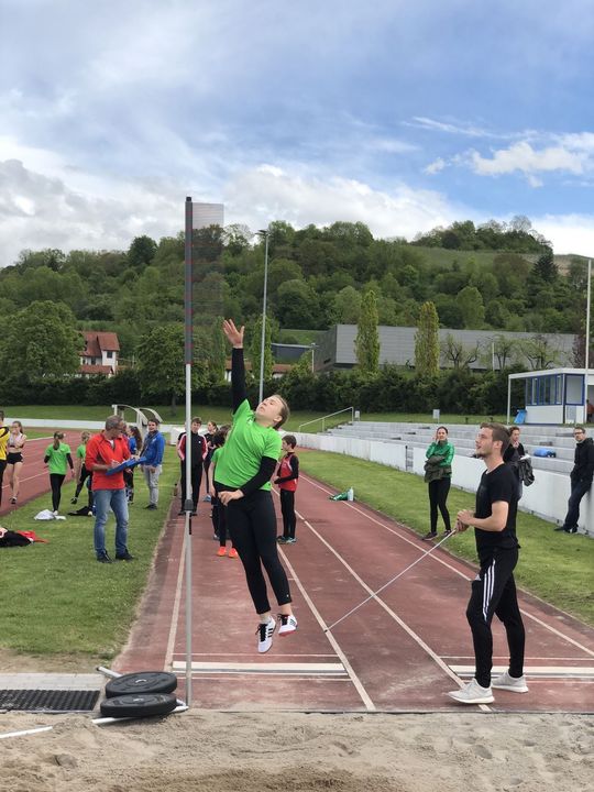 Zweite Runde des Team-Hoch-Sprungcups in Winnenden