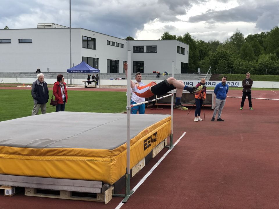 Zweite Runde des Team-Hoch-Sprungcups in Winnenden