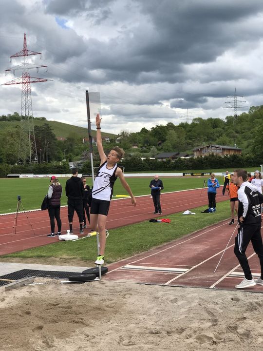 Zweite Runde des Team-Hoch-Sprungcups in Winnenden