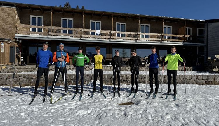 Läufer:innen beim Skilanglauf am Herzogenhorn