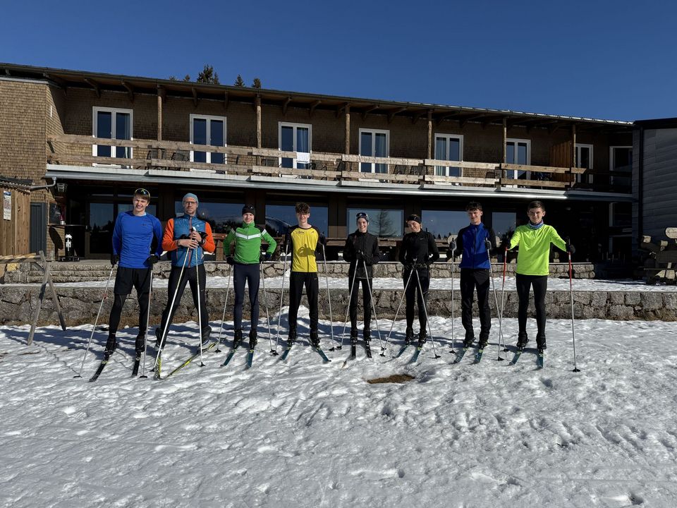 Läufer:innen beim Skilanglauf am Herzogenhorn