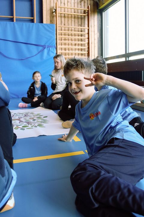 Auftakt der KILANA®-Ferienwochen: Malaika Mihambo bringt Grundschüler*innen in Bewegung