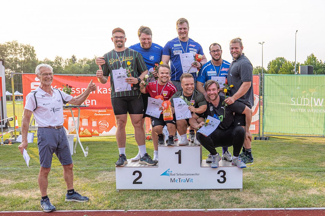 Groß und Klein bei bester Stimmung mitten drin 