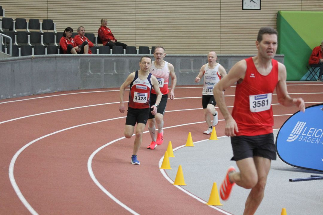 BW-Hallenmeisterschaften Masters – Athlet:innen feiern sich und den Sport