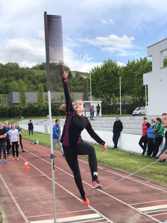 Zweite Runde des Team-Hoch-Sprungcups in Winnenden