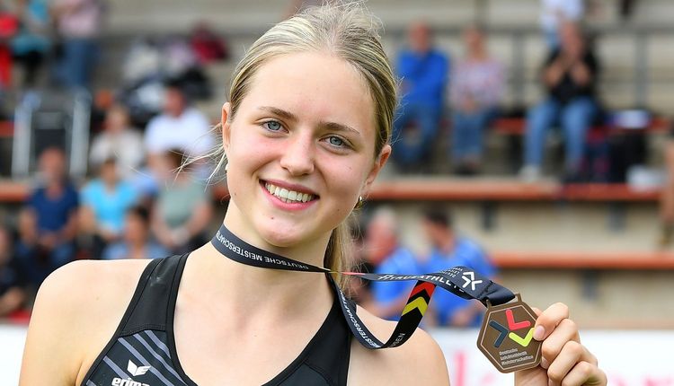 Elisabeth Nawroth und Teresie Hess auf Mehrkampf-Podium