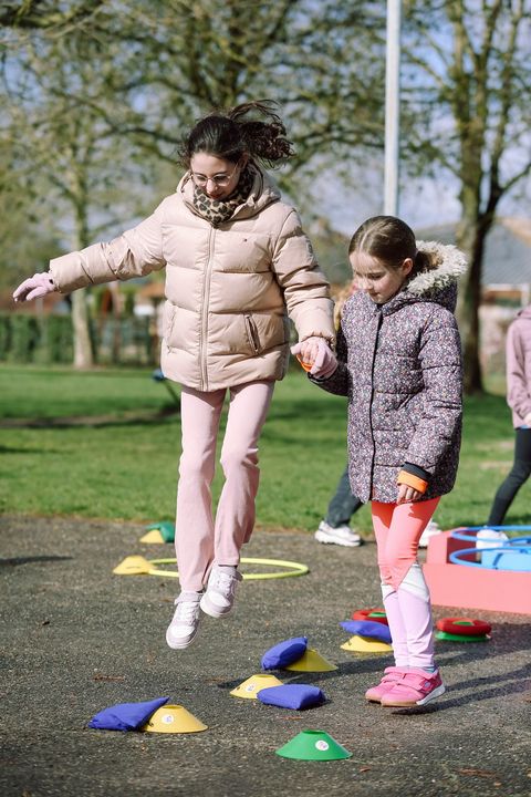 Auftakt der KILANA®-Ferienwochen: Malaika Mihambo bringt Grundschüler*innen in Bewegung