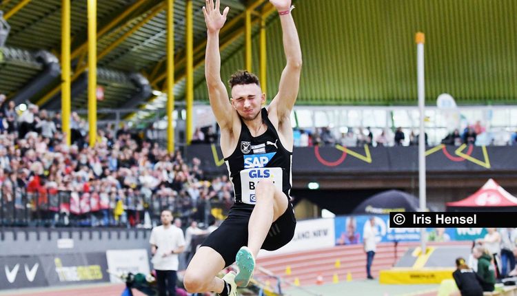 8,18 Meter: Simon Batz springt an Europas Spitze