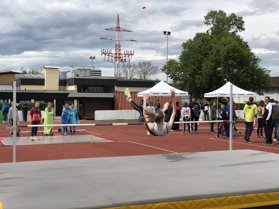 Zweite Runde des Team-Hoch-Sprungcups in Winnenden