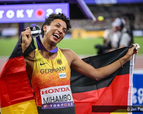 Autogramm und Engagement – Malaika Mihambo bei WLV-Kongress