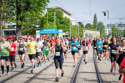 Rund 13.000 Läufer:innen aus 90 Nationen beim MEIN FREIBURG MARATHON 2024