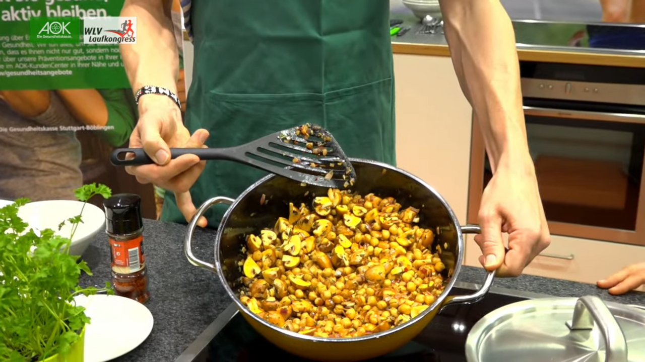 Pasta mit Kichererbsen, Champignons & Walnusstopping beim Friday-Evening-Cooking mit AOK und WLV