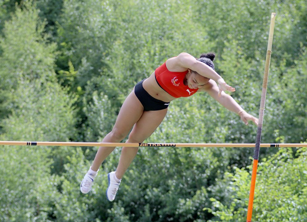 Leichtathletik-Meeting in Weisenbach: Nachwuchs und Senioren sorgten für Top-Leistungen / Starkregen verhinderte hohe Höhen