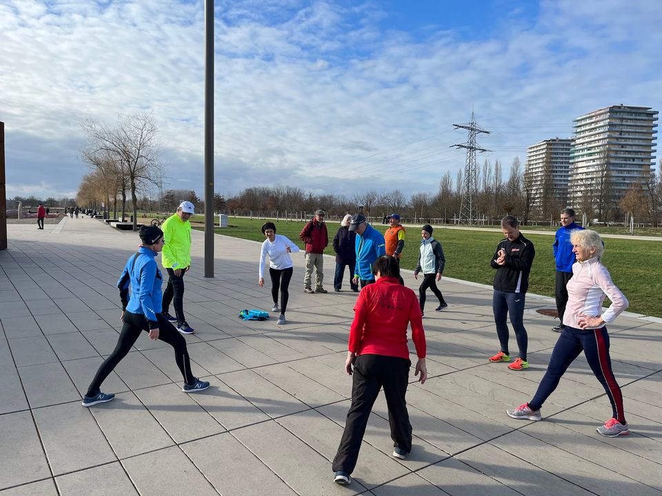 Bianca Schenker gibt die Übungen vor.