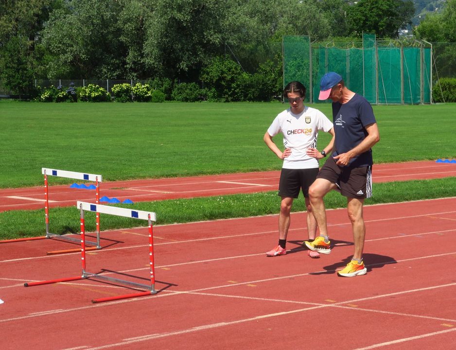 Trainer in Aktion: Schwungbein