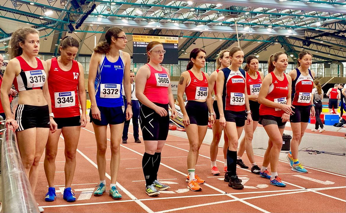 BW-Hallenmeisterschaften Masters – Athlet:innen feiern sich und den Sport