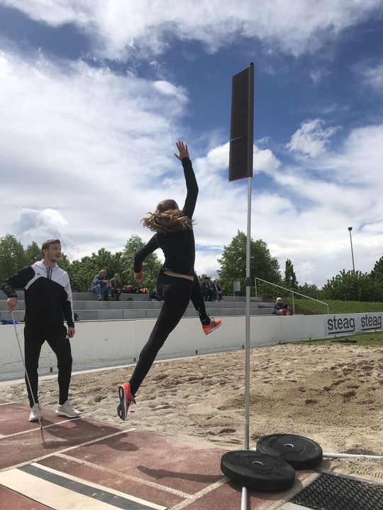 Zweite Runde des Team-Hoch-Sprungcups in Winnenden