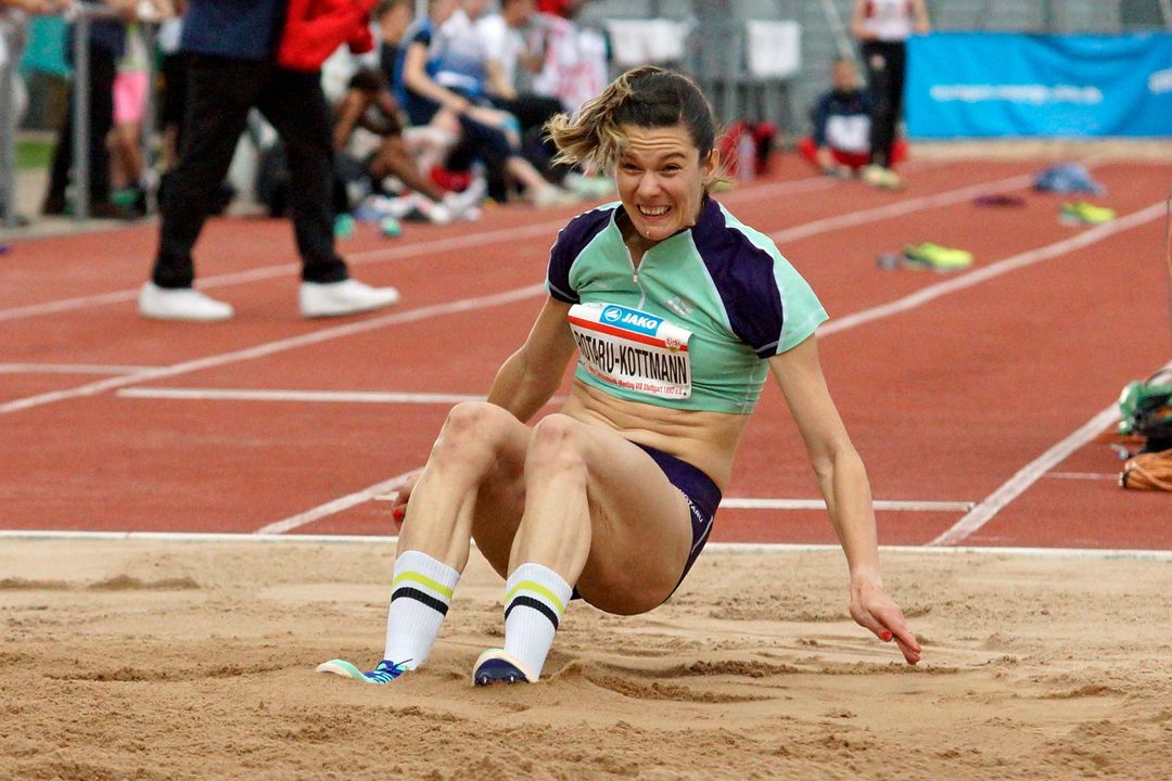 Carolina Krafzik stürmt allen davon - 20 Meter für Simon Bayer