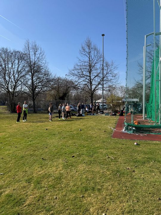 Hammerwurf mit Weltklasse Athletin Kathrin Klaas