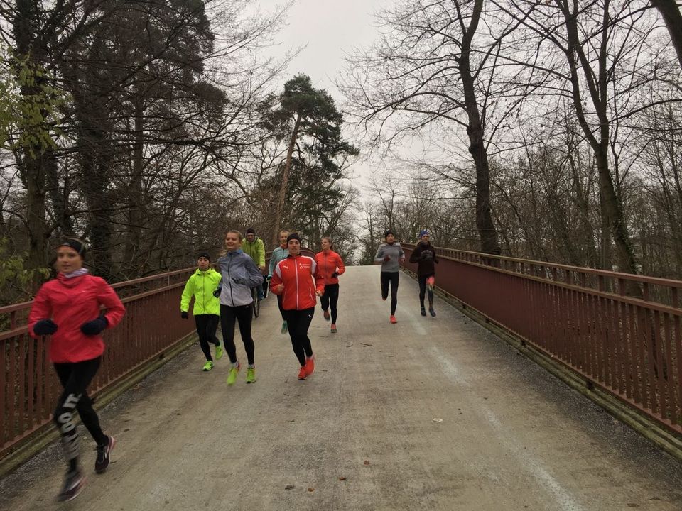 Kaderläufer trainieren in Karlsruhe