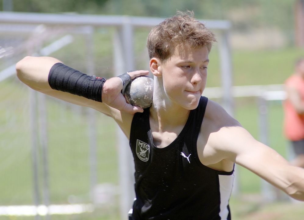 Leichtathletik-Meeting in Weisenbach: Nachwuchs und Senioren sorgten für Top-Leistungen / Starkregen verhinderte hohe Höhen