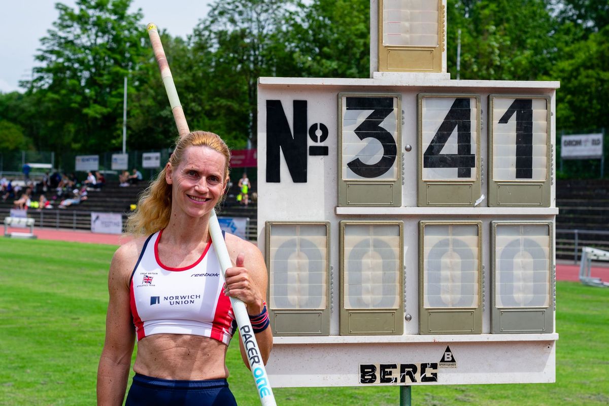 Neuer Stabhochsprung Weltrekord In Waiblingen Aufgestellt Leichtathletik Baden Wurttemberg