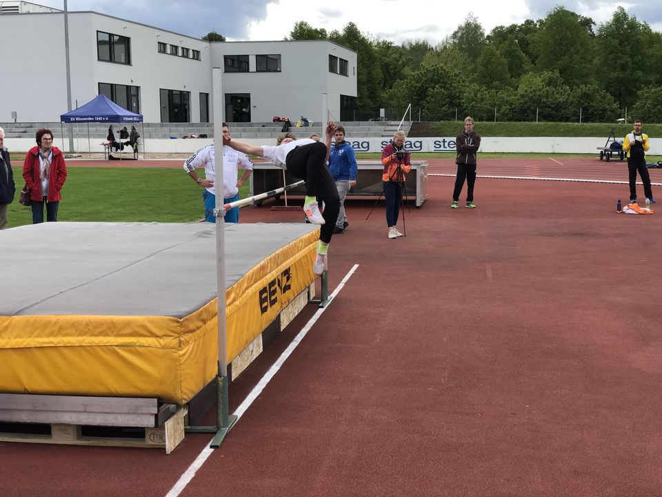Zweite Runde des Team-Hoch-Sprungcups in Winnenden