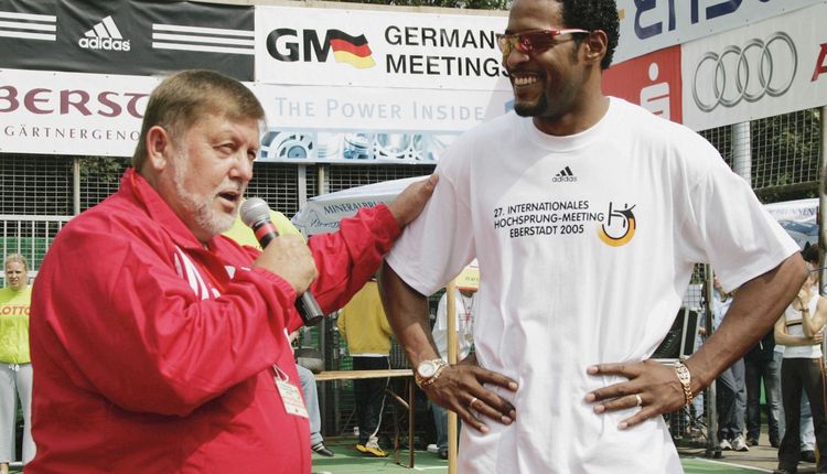 Peter Schramm und Weltrekordhalter Javier Sotomayor (Foto: Ewald Walker)
