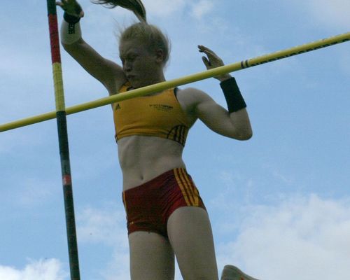 Ella Buchner springt Badischen Rekord