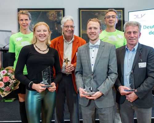 Die Preisträger in Trier (v.li.): Christina Kämmerer von den „Laufmützen Usedom“, Nachwuchs-Preisträgerin Jolanda Kallabis, Lifetime-Award-Preisträger Manfred Steffny, „Läufer des Jahres“ Richard Ringer, Heiko Nadler von den „Laufmützen Usedom“ und Armin Beyer, der den GRR-Trainerpreis erhielt.