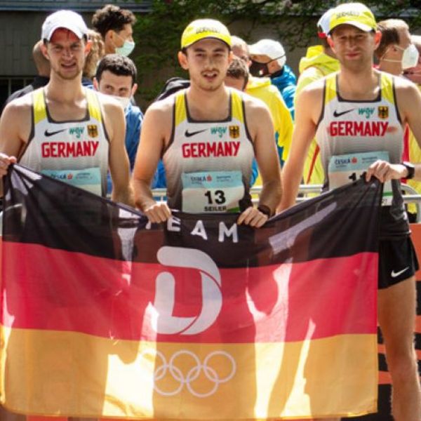 Nathaniel Seiler begleitet Carl Dohmann zum olympischen Wettkampf nach Sapporo