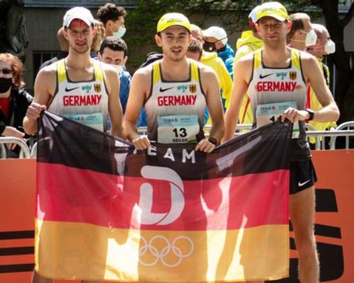 Nathaniel Seiler begleitet Carl Dohmann zum olympischen Wettkampf nach Sapporo