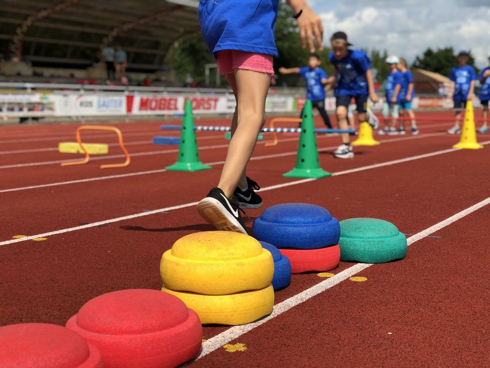 Großer Projektstart: "Grundschule trifft Kinderleichtathletik" ist auf Tour