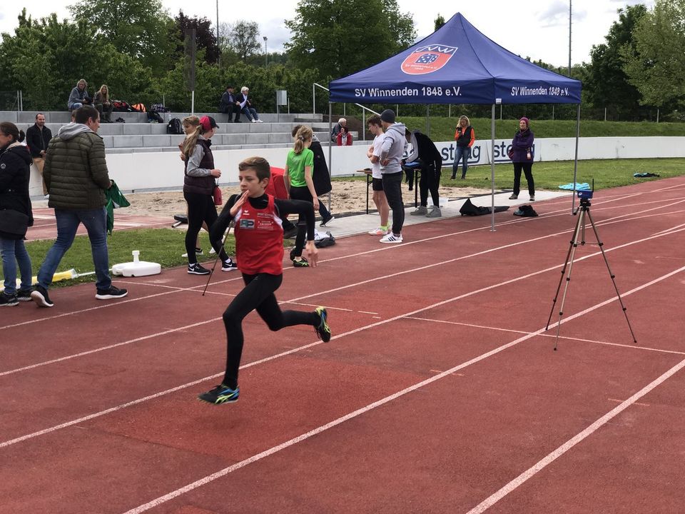 Zweite Runde des Team-Hoch-Sprungcups in Winnenden