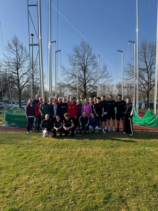 Hammerwurf mit Weltklasse Athletin Kathrin Klaas