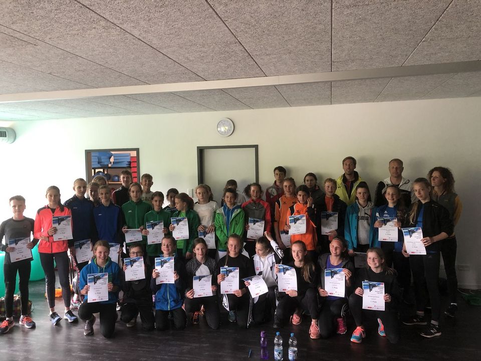 Zweite Runde des Team-Hoch-Sprungcups in Winnenden