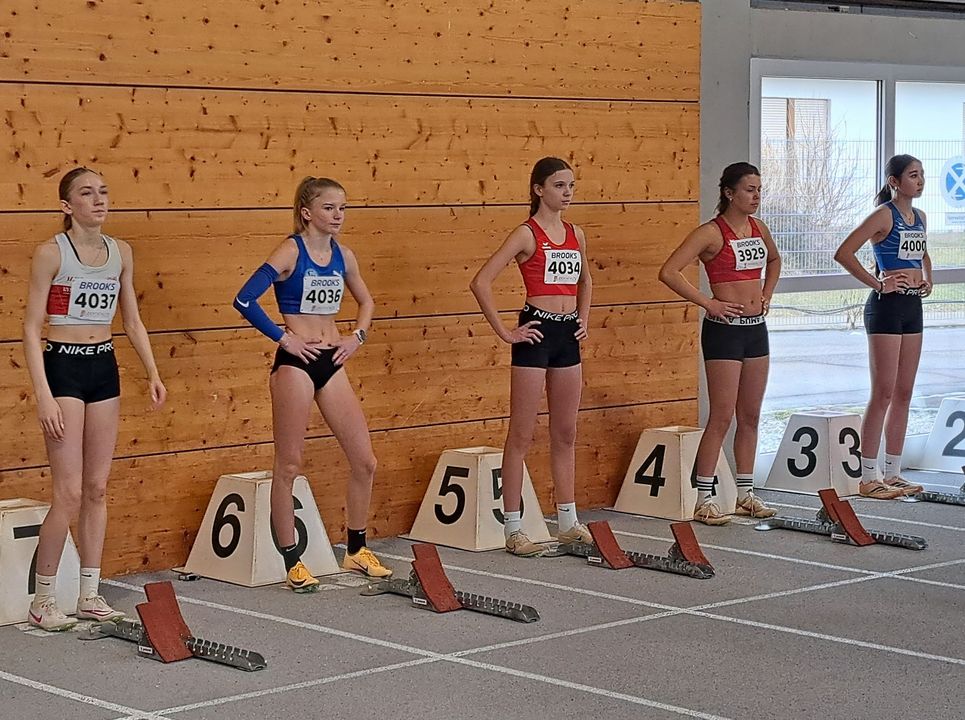 Gold am Start: Hannah Mattes, Anni Marcard und Pia Hoffrogge (ganz re.)