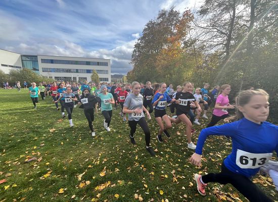 Rekordbeteiligung beim 40. Crosslauf der Schulen am Firstwald